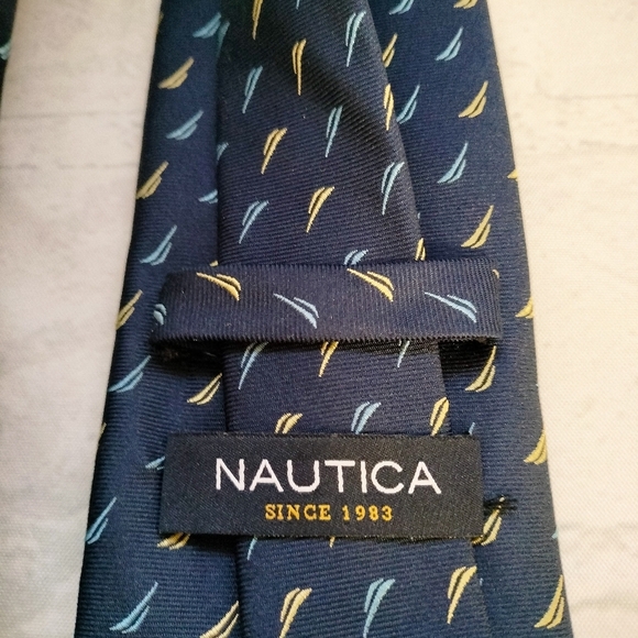 NAUTICA MENS TIE NAVY BLUE WITH BLUE AND GOLD NAUTICA LOGOS 3.5 X 60 - Picture 5 of 8